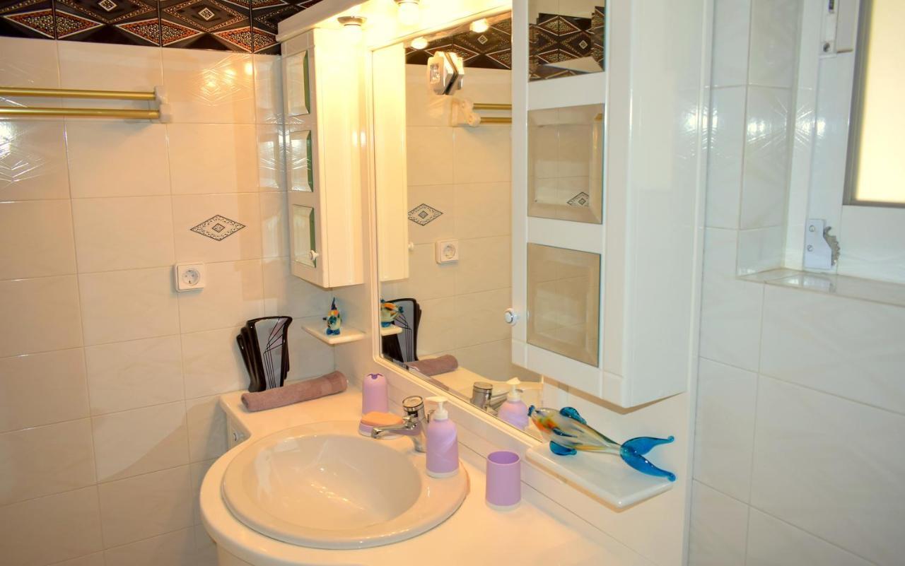 Augoustinos - Sea Side Luxury Apartments Артемида Екстериор снимка