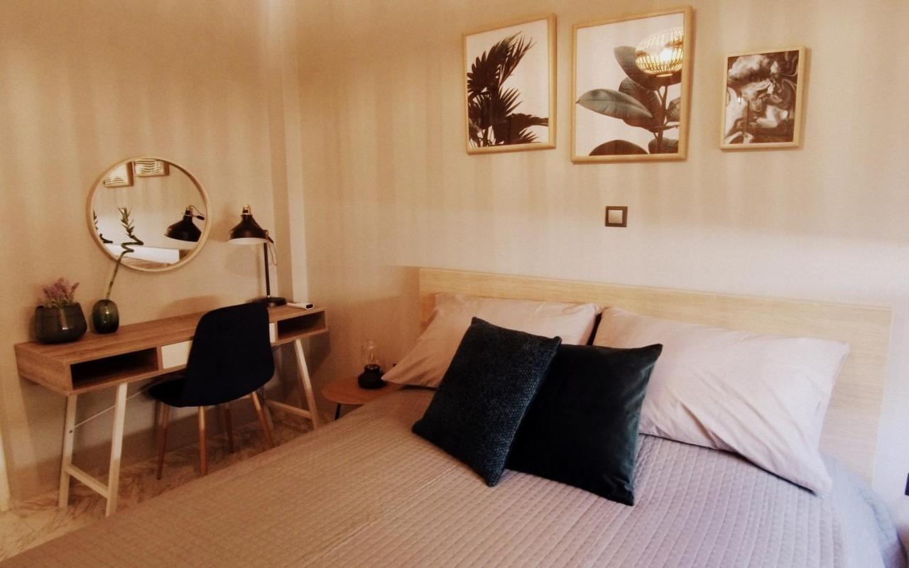 Augoustinos - Sea Side Luxury Apartments Артемида Екстериор снимка
